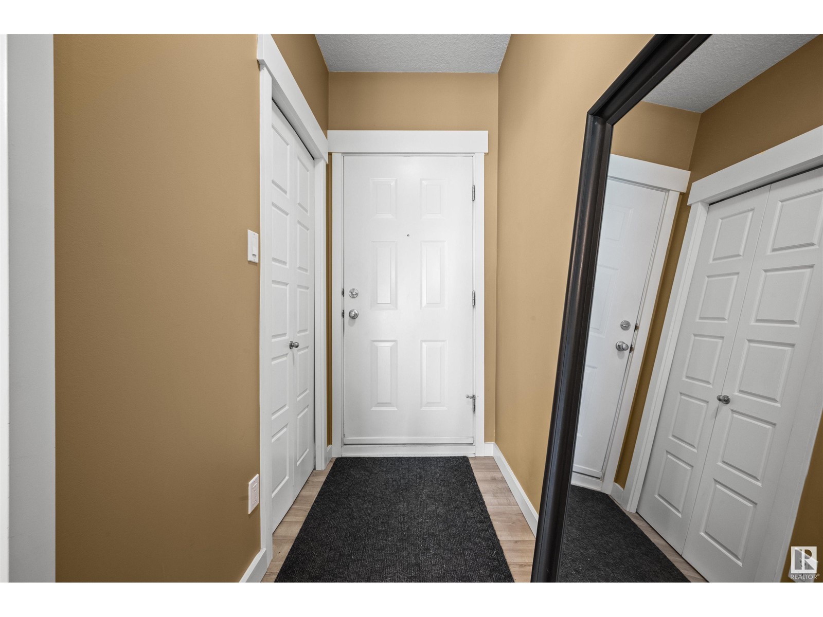 #302 10518 113 ST NW
