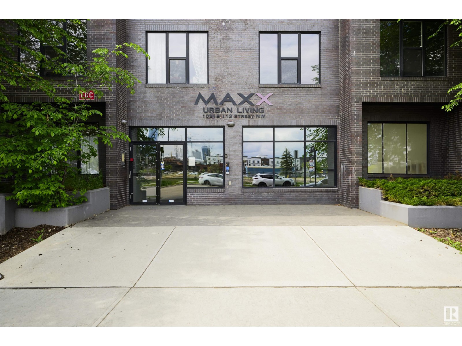 #302 10518 113 ST NW