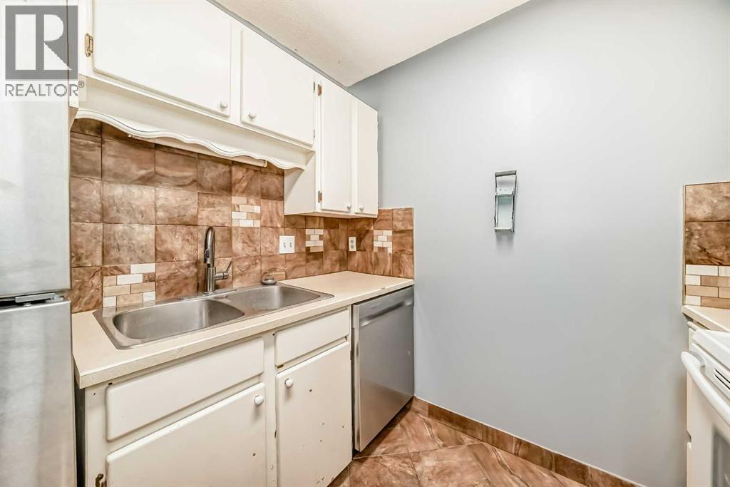 324, 860 Midridge Drive SE