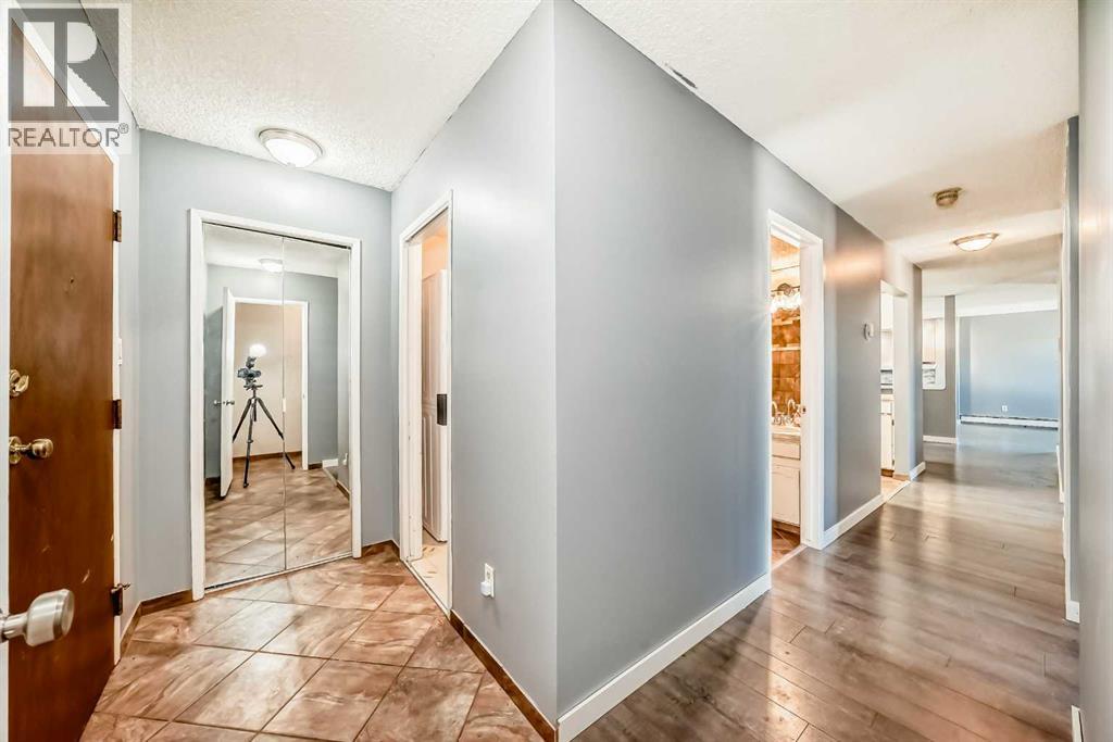 324, 860 Midridge Drive SE