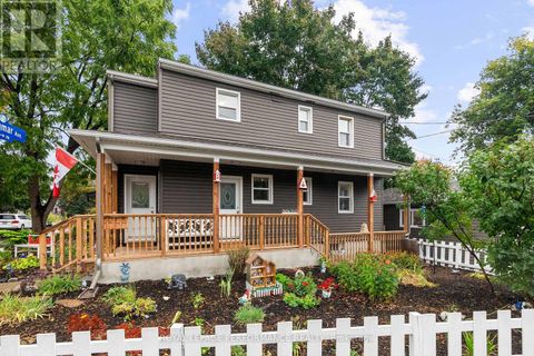 72 DAGMAR AVENUE Ottawa ON K1L5T4