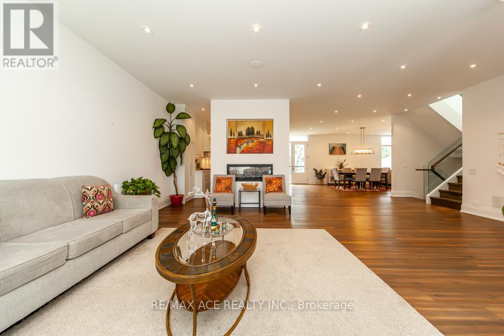 44 MUIR DRIVE