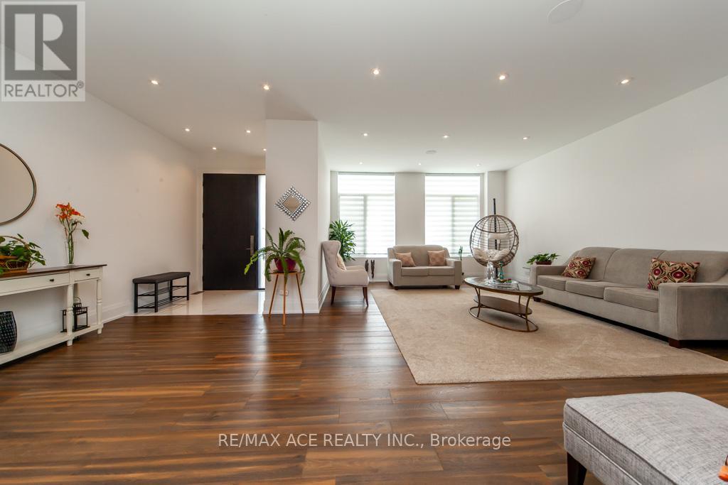 44 MUIR DRIVE