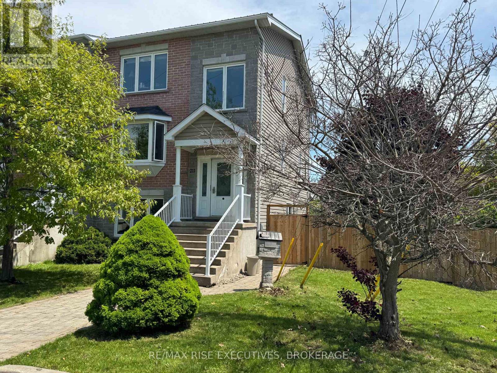 211 OAK STREET