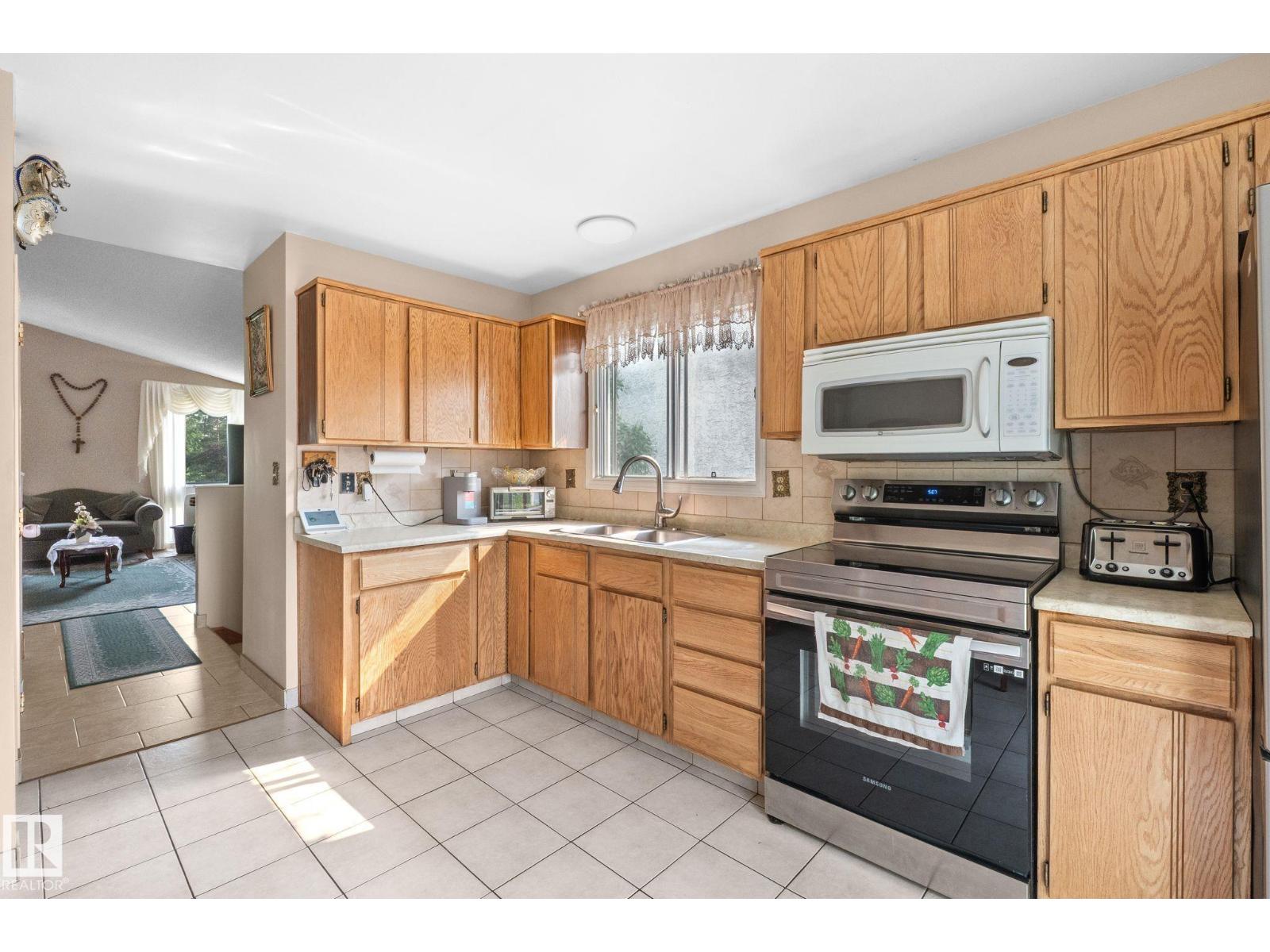 18126 98 AV NW