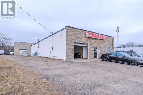 663 COLBORNE Street W Brantford ON N3T5L5