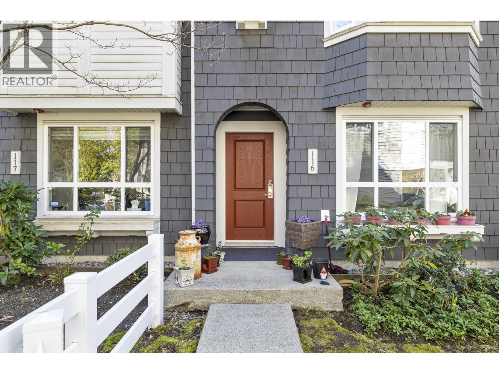 116 2418 AVON PLACE