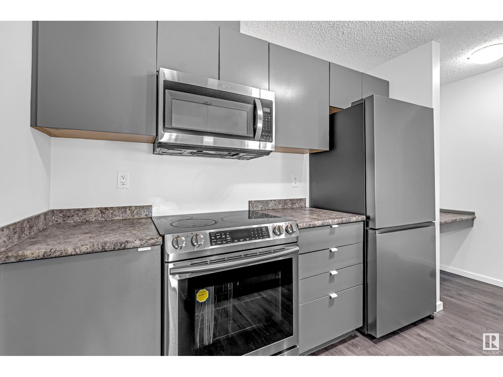 #115 3357 16A AV NW