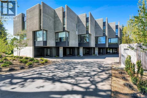 2 2910 Shelbourne St Victoria BC V8R4M6