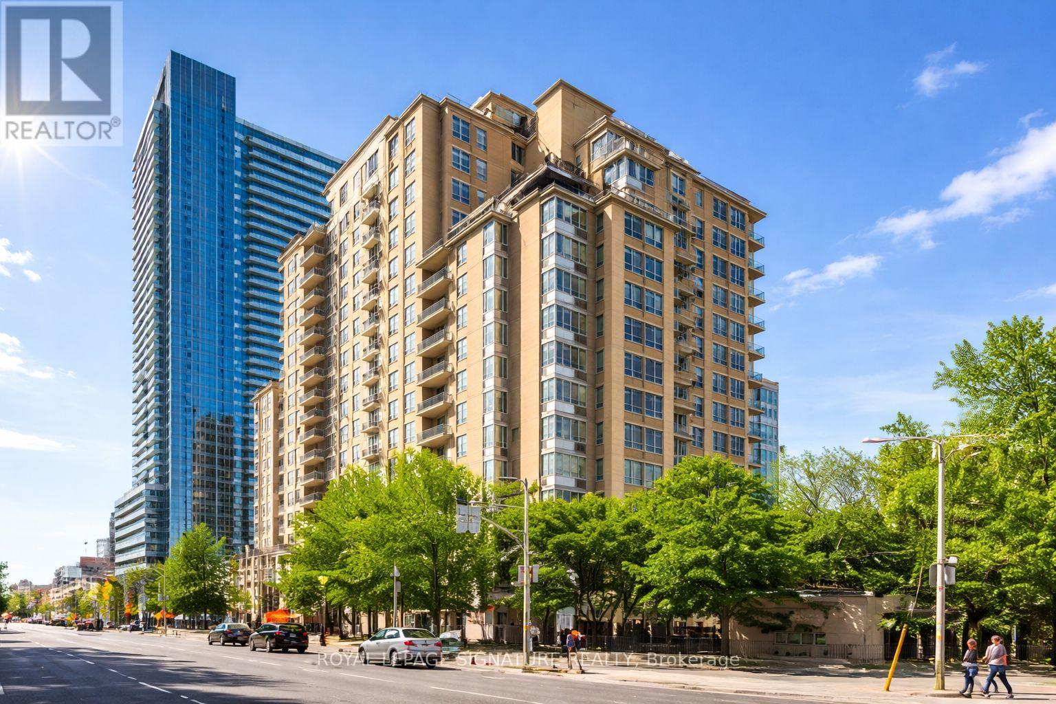 Photo 1 of 32 — 813 - 123 EGLINTON AVENUE E Unit 813, Toronto (Mount Pleasant West), ON M4P1J2