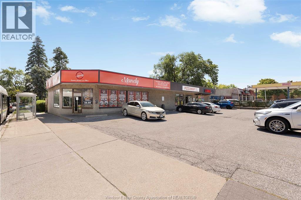 1705 WYANDOTTE STREET West