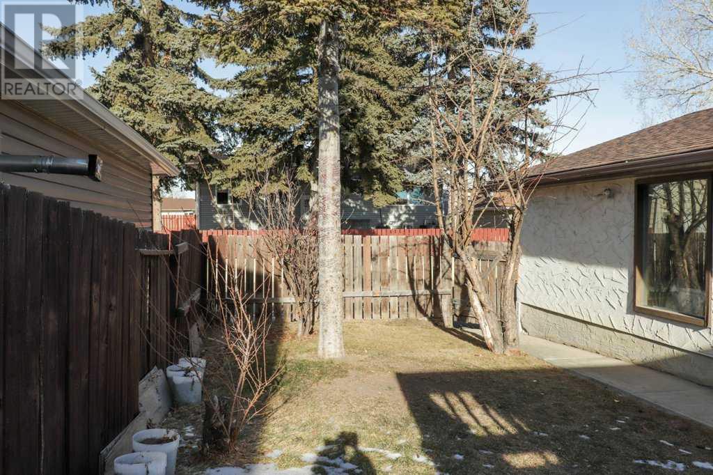 236 Pinetree Road NE