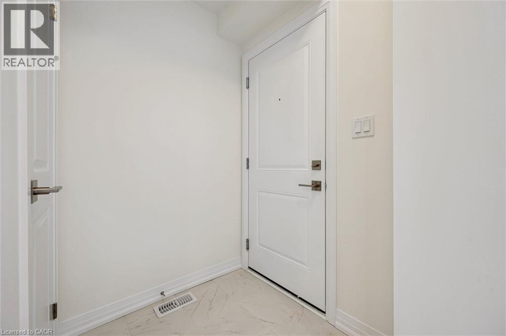 525 ERINBROOK Drive Unit# C052