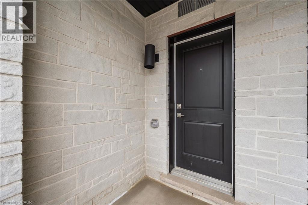 525 ERINBROOK Drive Unit# C052