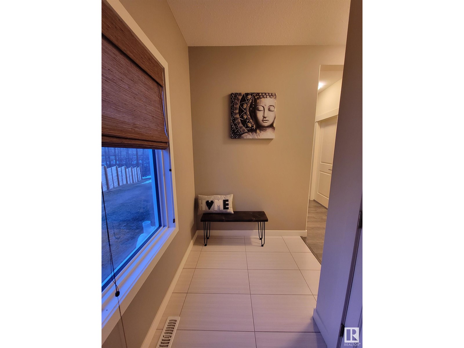 722 Charlesworth WY SW