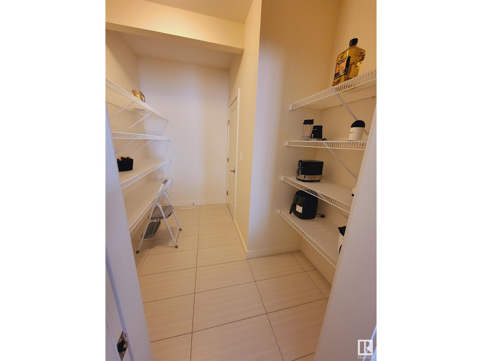 722 Charlesworth WY SW