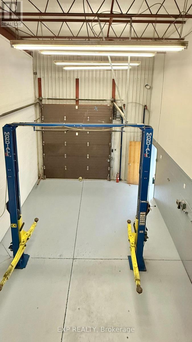 3 - 1541 STARTOP ROAD