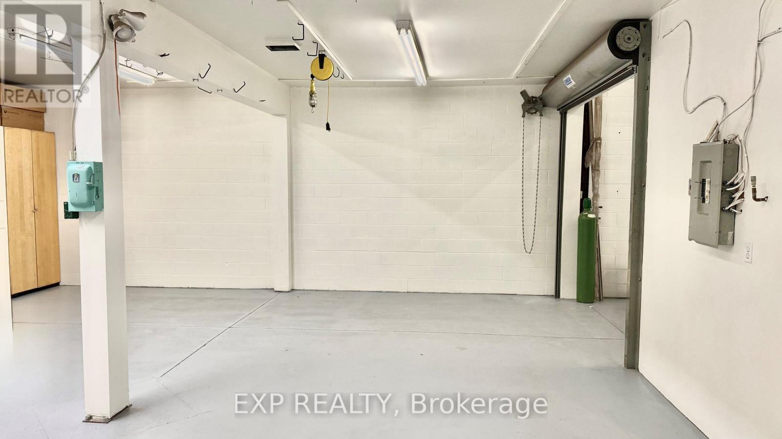 3 - 1541 STARTOP ROAD