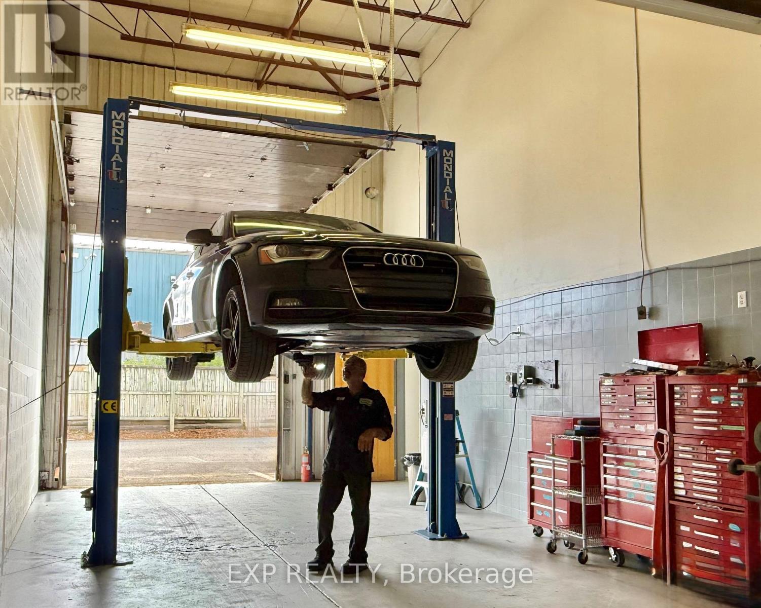 3 - 1541 STARTOP ROAD