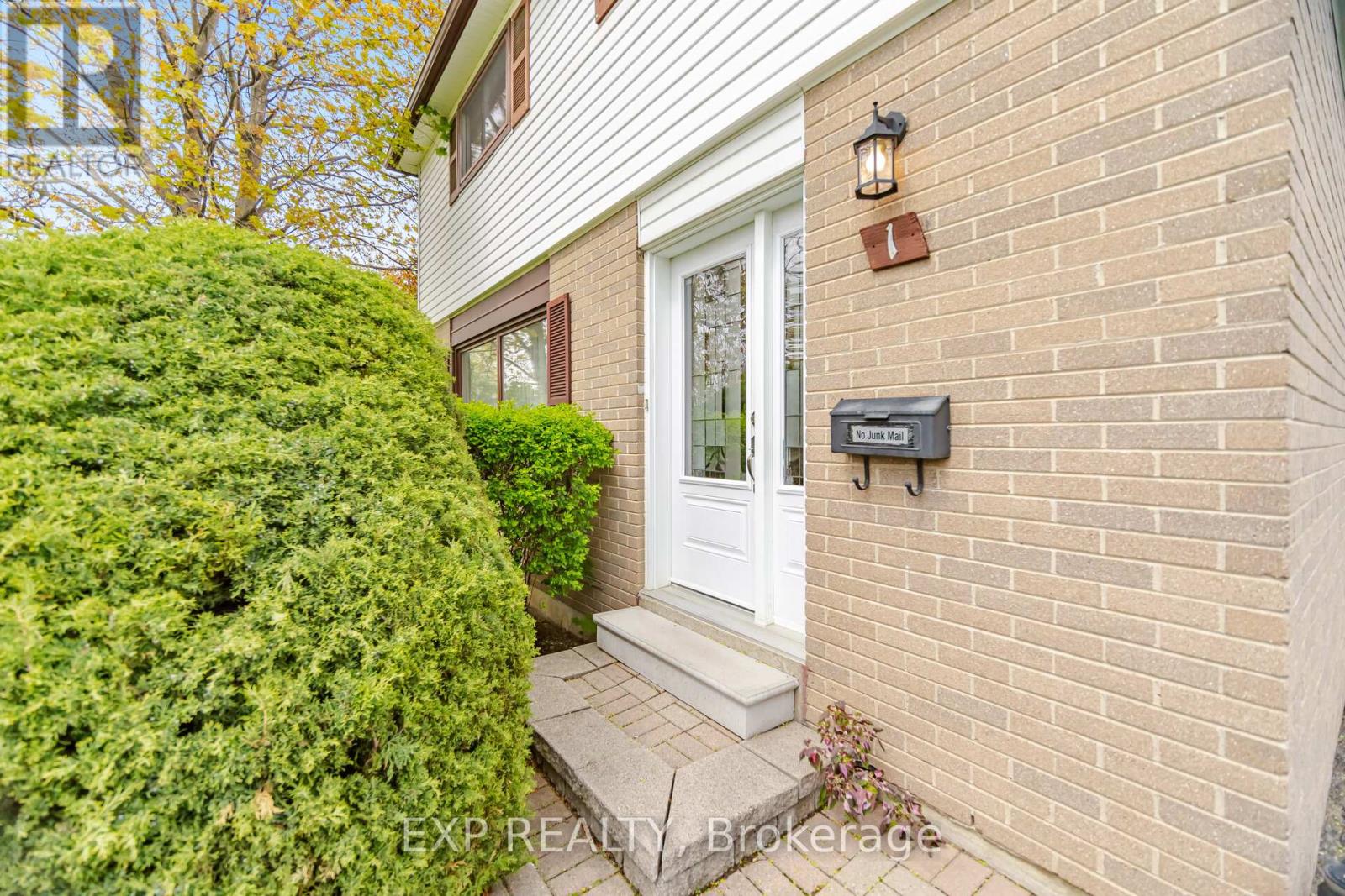 1 FLAVIAN CRESCENT