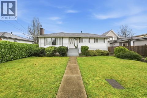 474 DIXON STREET New Westminster BC V3L3H5