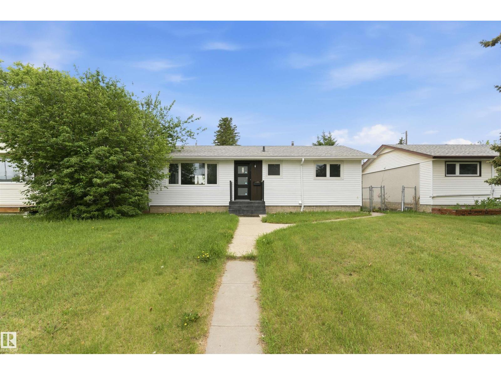 8328 165 ST NW