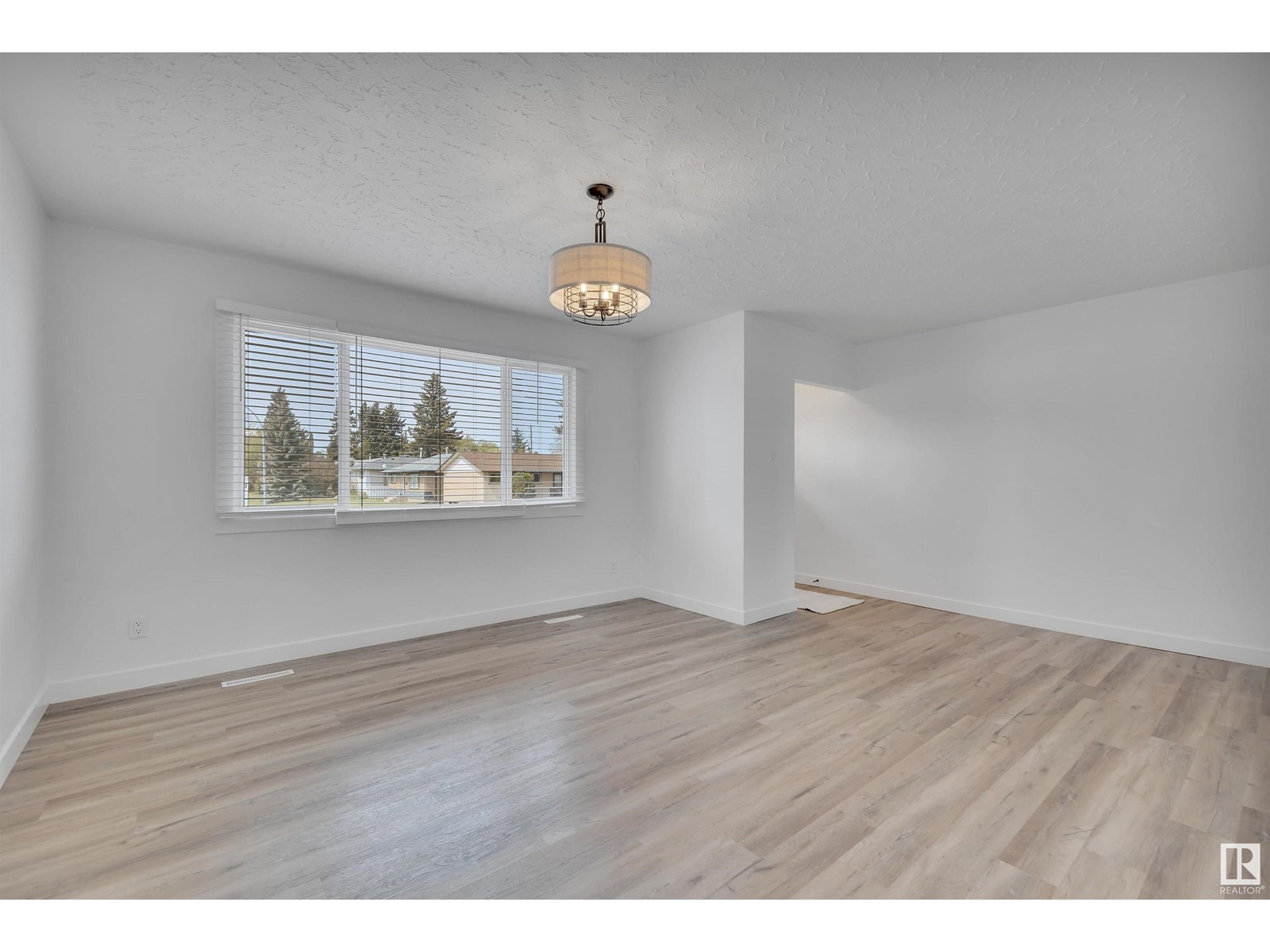 10403 42 ST NW