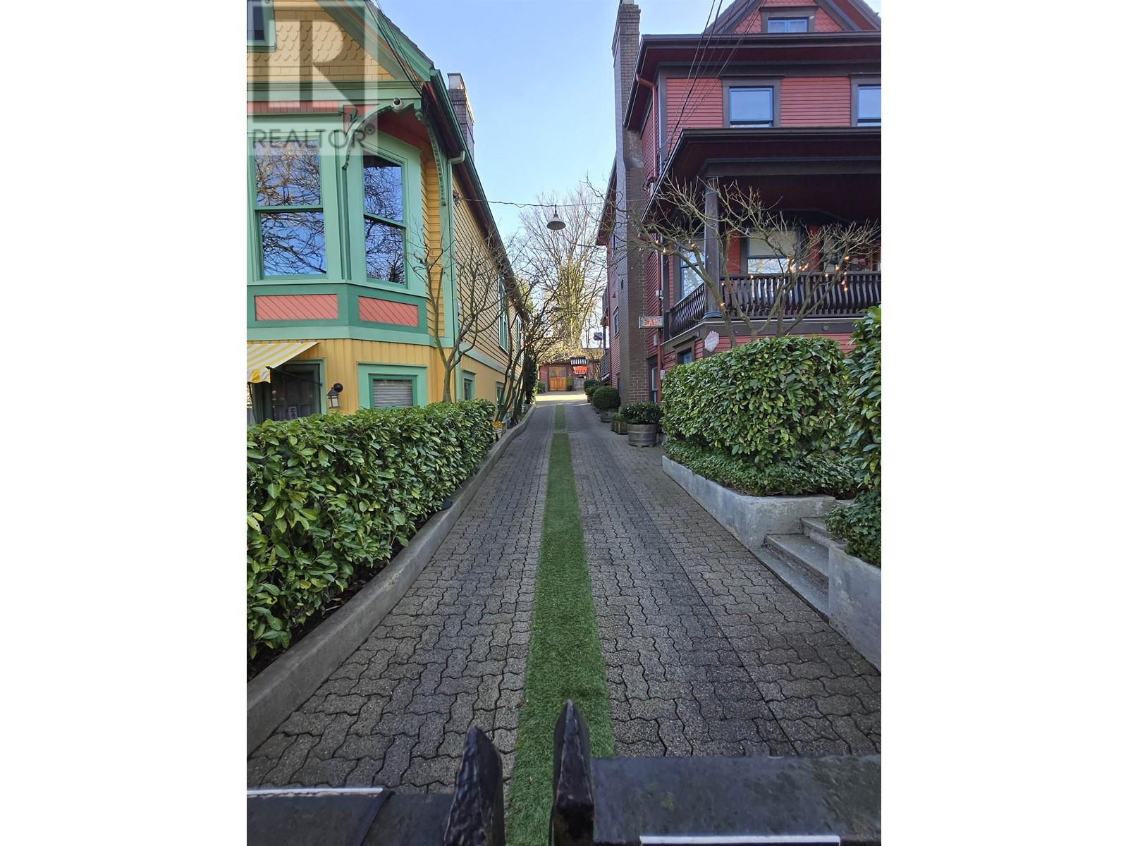 140 W 10TH AVENUE