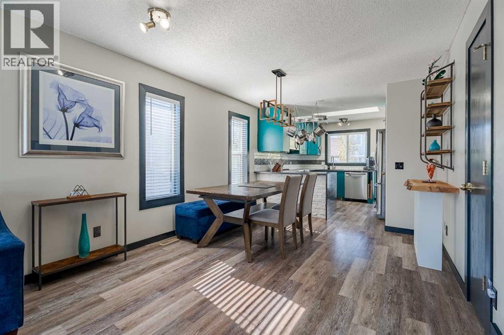 140 Stonegate Close NW