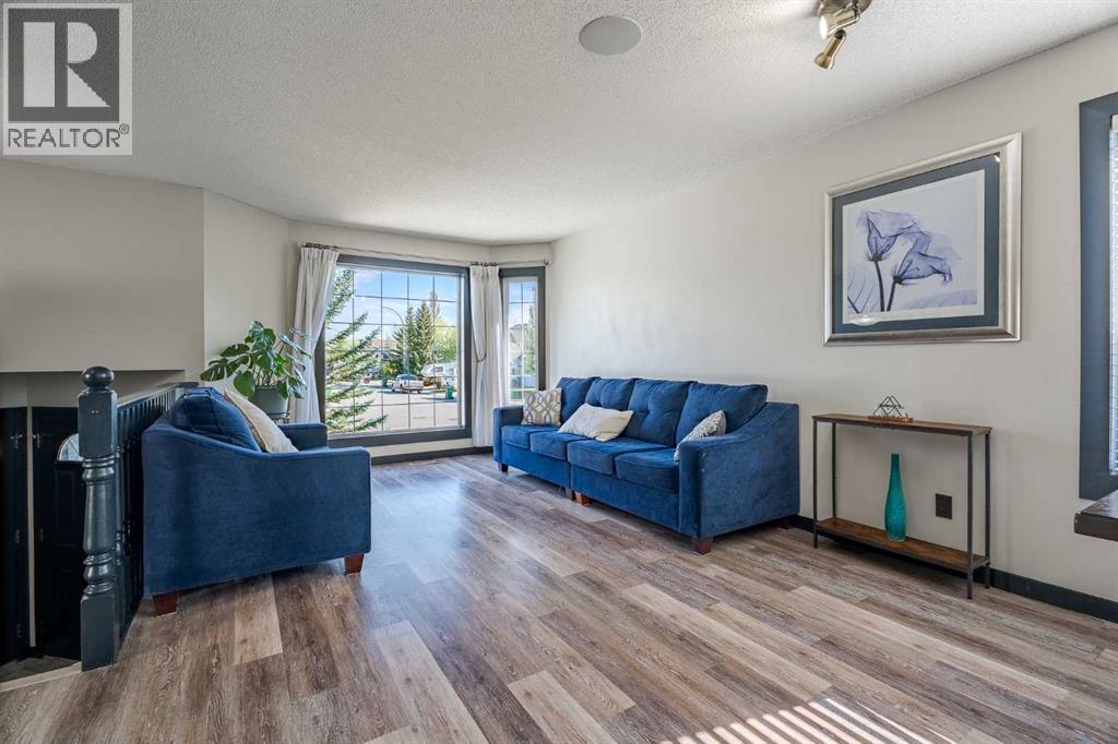 140 Stonegate Close NW