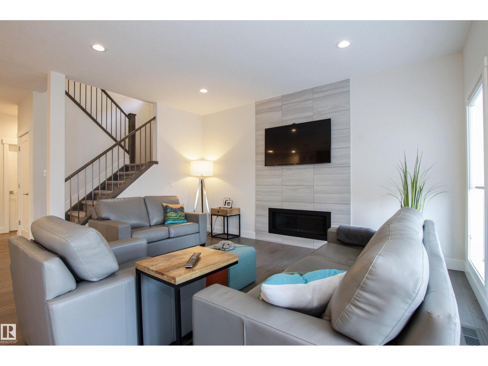 48 AMESBURY WD