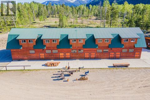 3054 HOULGRAVE Road Invermere BC V0A1K5