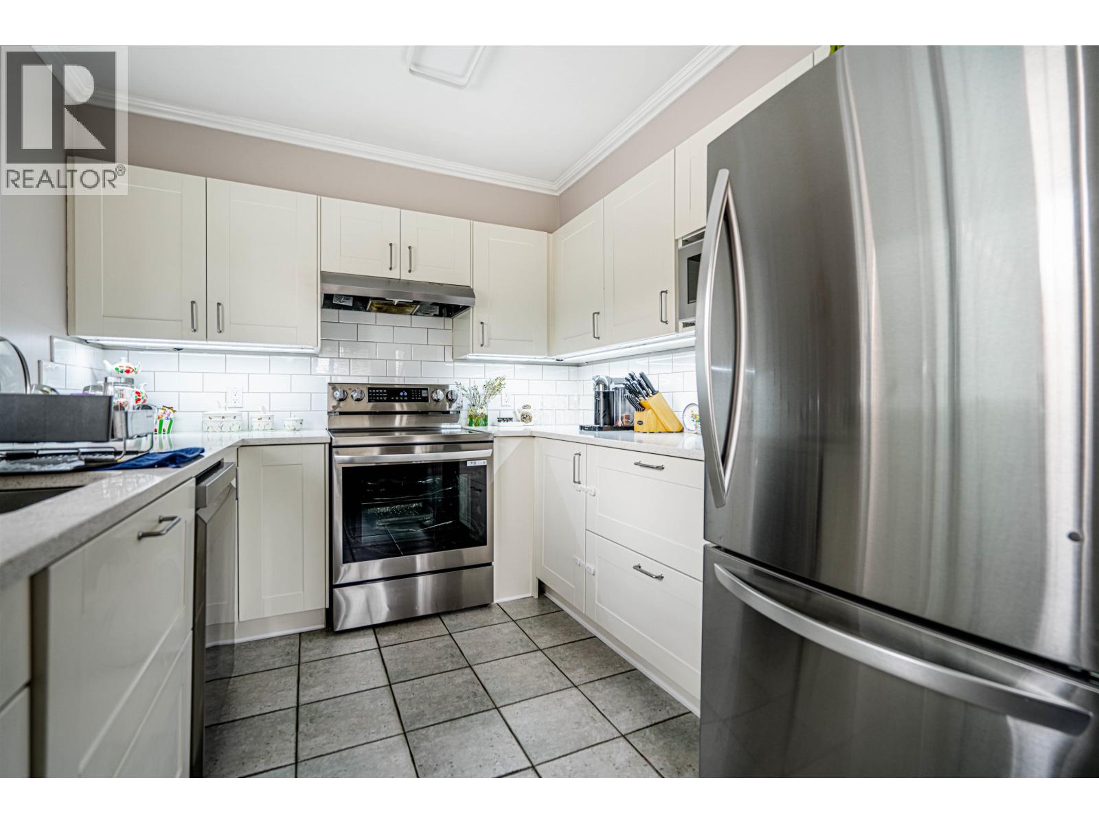 P02 223 MOUNTAIN HIGHWAY