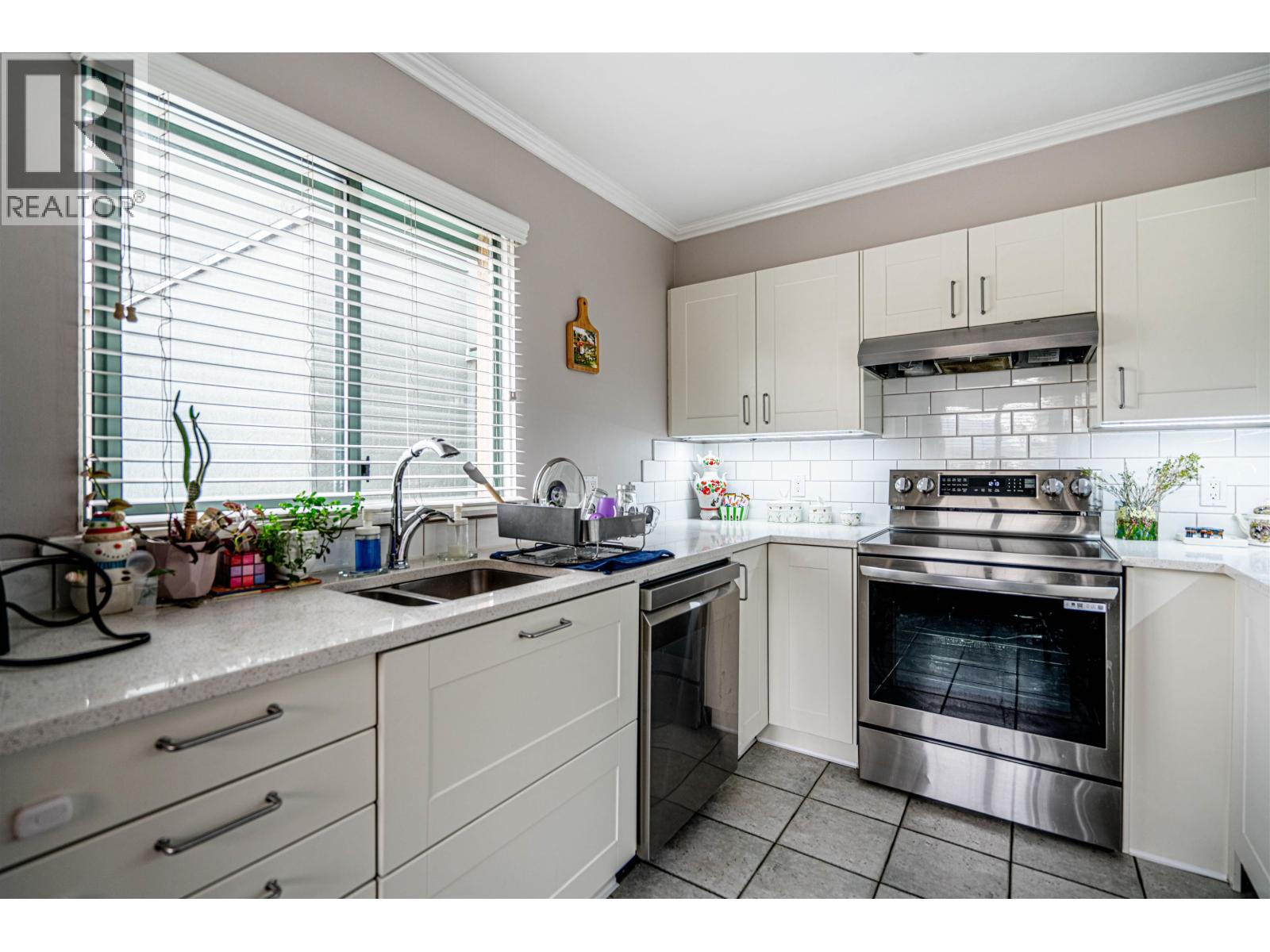 P02 223 MOUNTAIN HIGHWAY