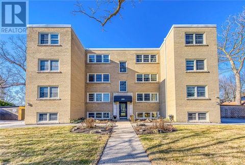 288 REYNOLDS Street Unit# 1 Oakville ON L6J3L4