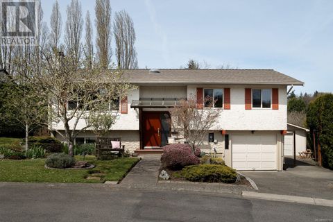 3916 Landis Pl Saanich BC V8X4C1