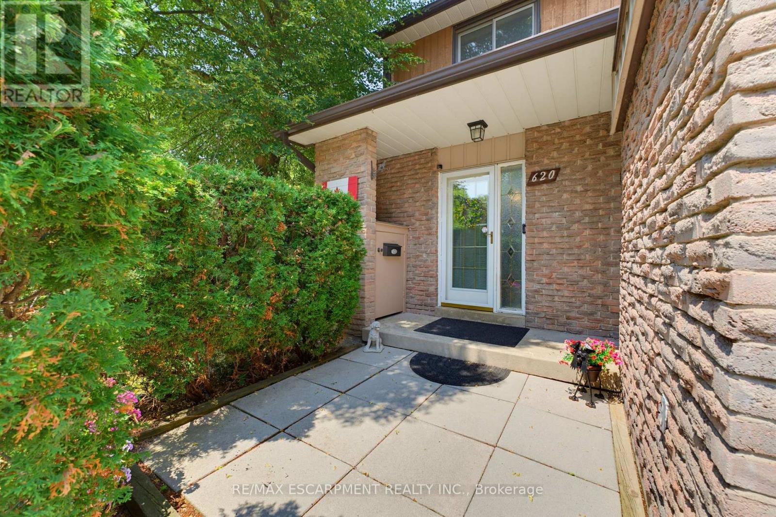 620 FORESTWOOD CRESCENT