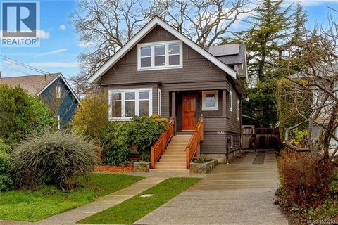 2614 Avebury Ave Victoria BC V8R3W2
