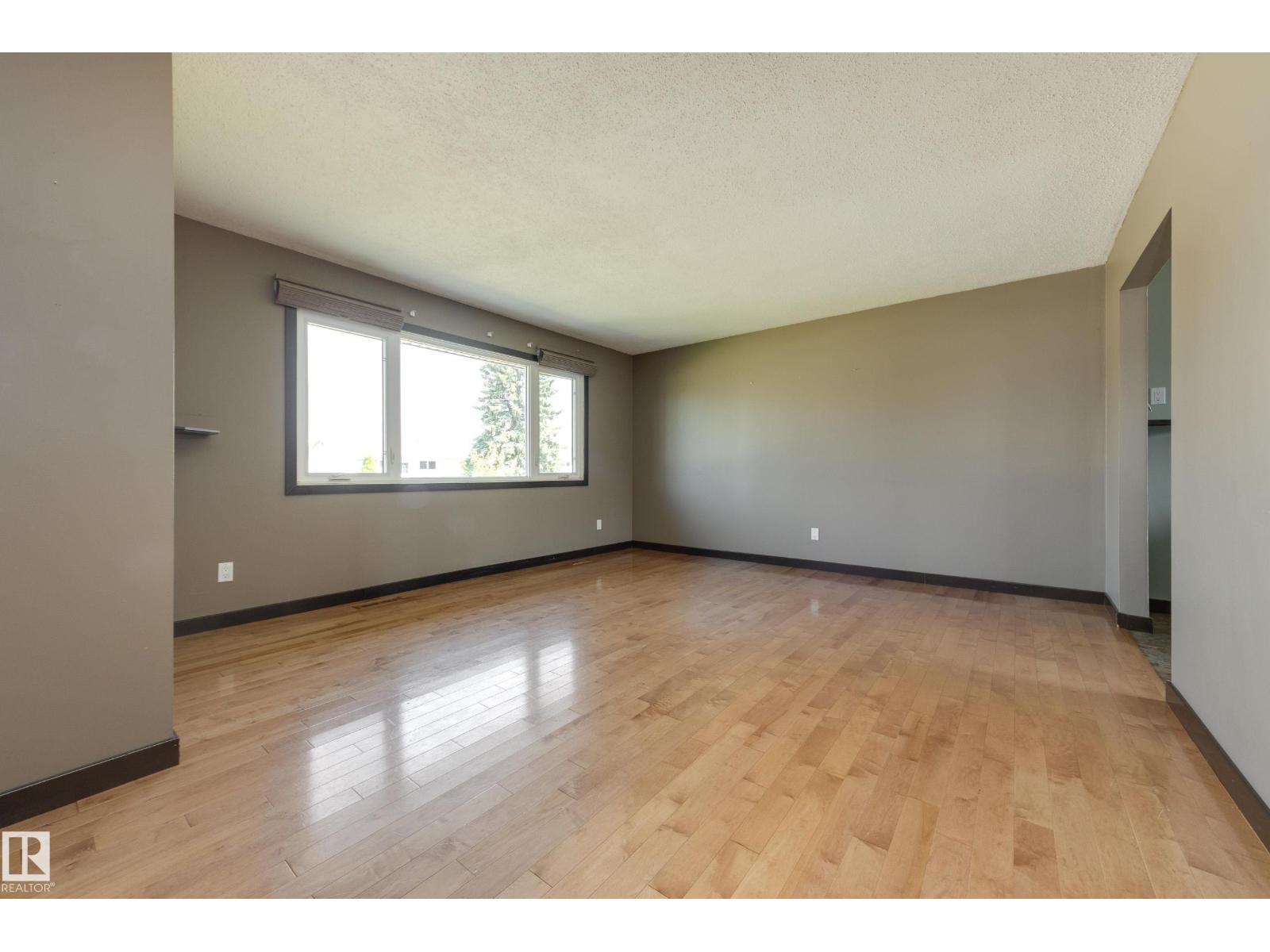 8003 136 AV NW