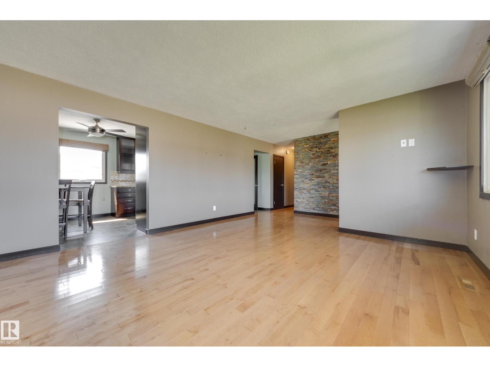 8003 136 AV NW