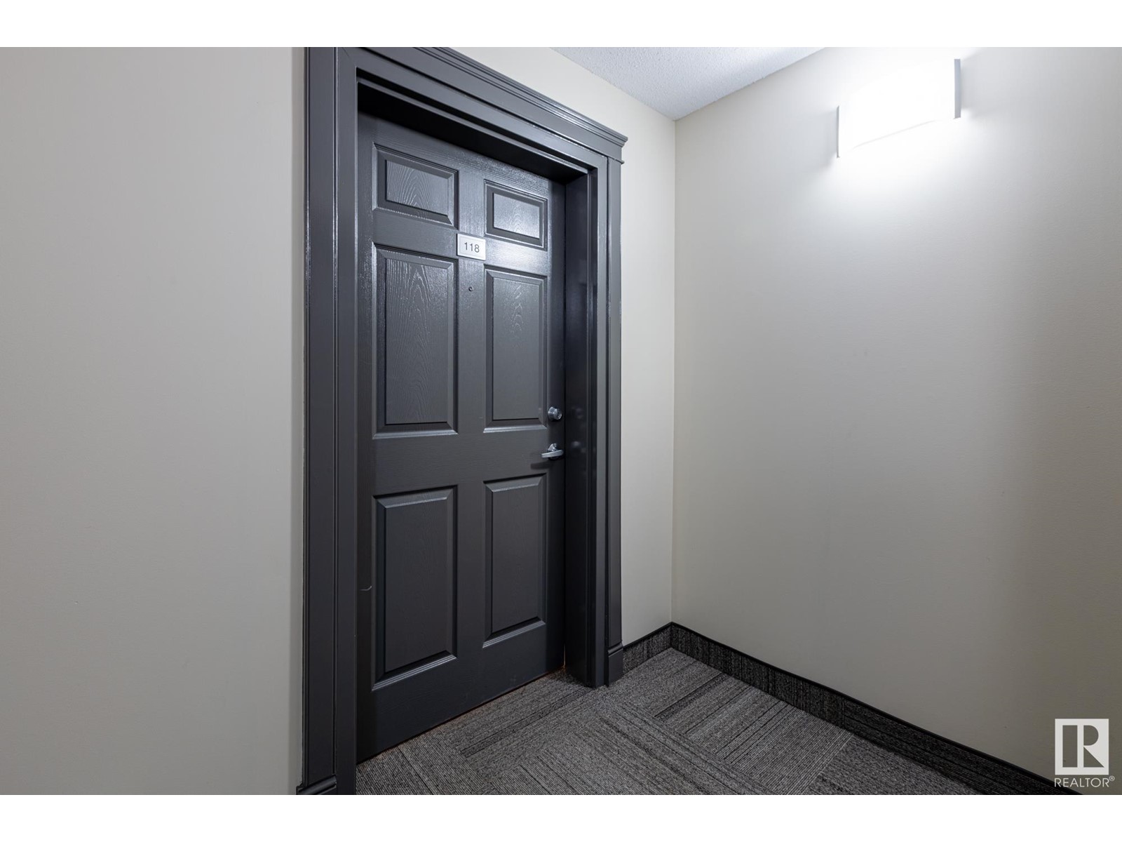 #118 616 MCALLISTER LO SW