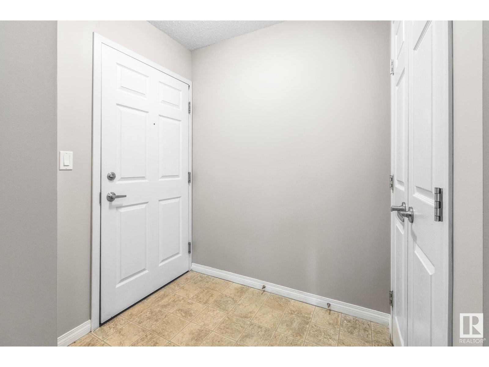 #118 616 MCALLISTER LO SW