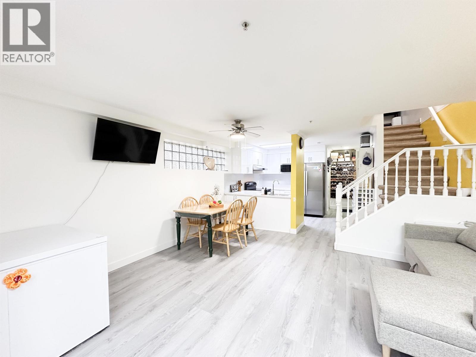 211 22356 MCINTOSH AVENUE