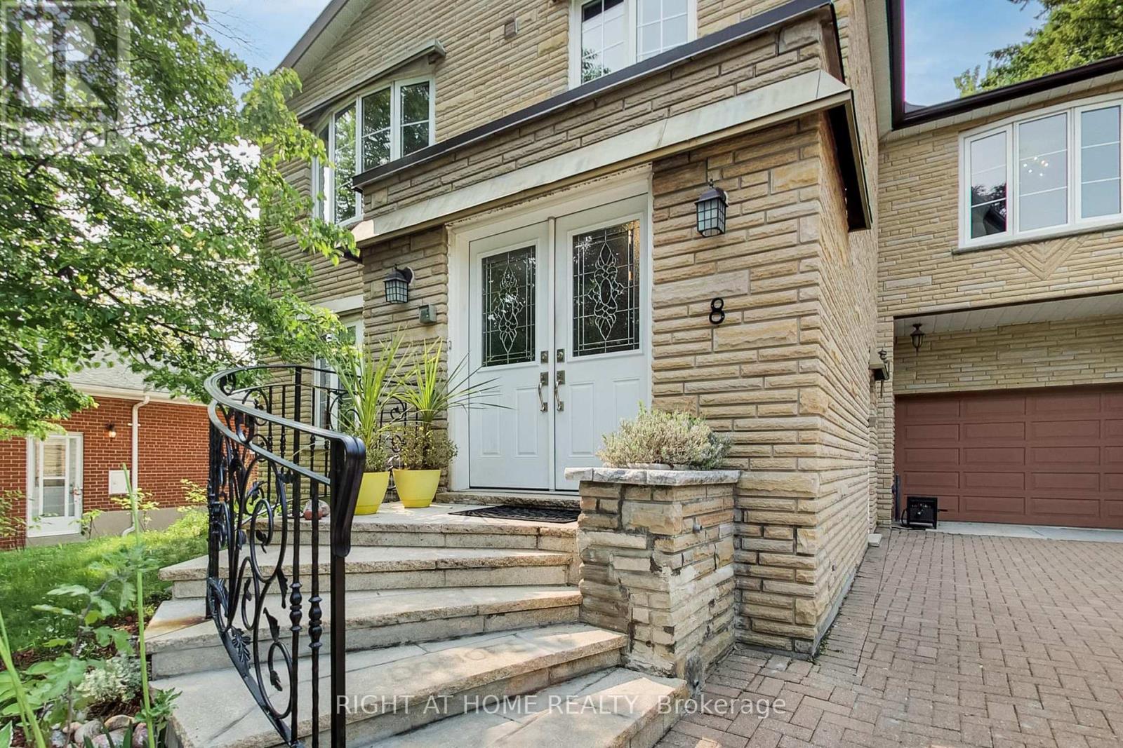 Photo 1 of 34 — 8 SURATY AVENUE, Toronto (Bendale), ON M1P4E1