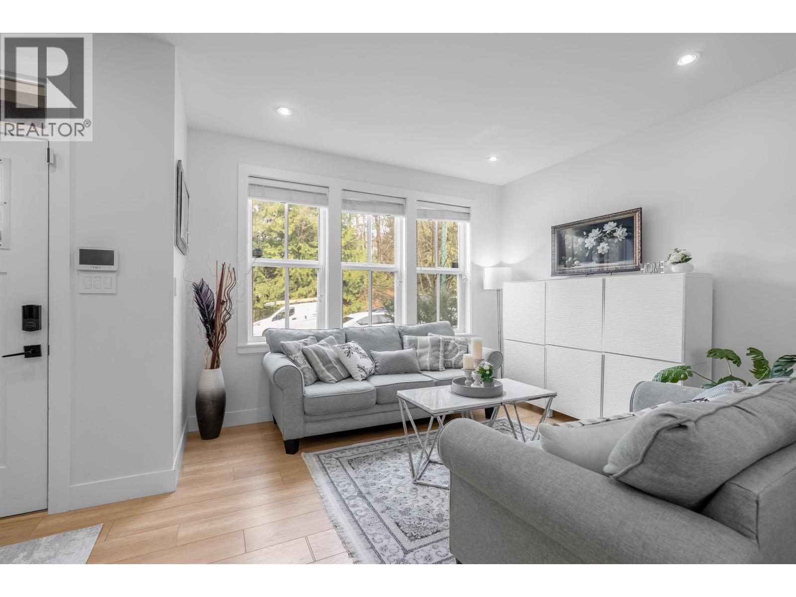 101 3416 QUEENSTON AVENUE