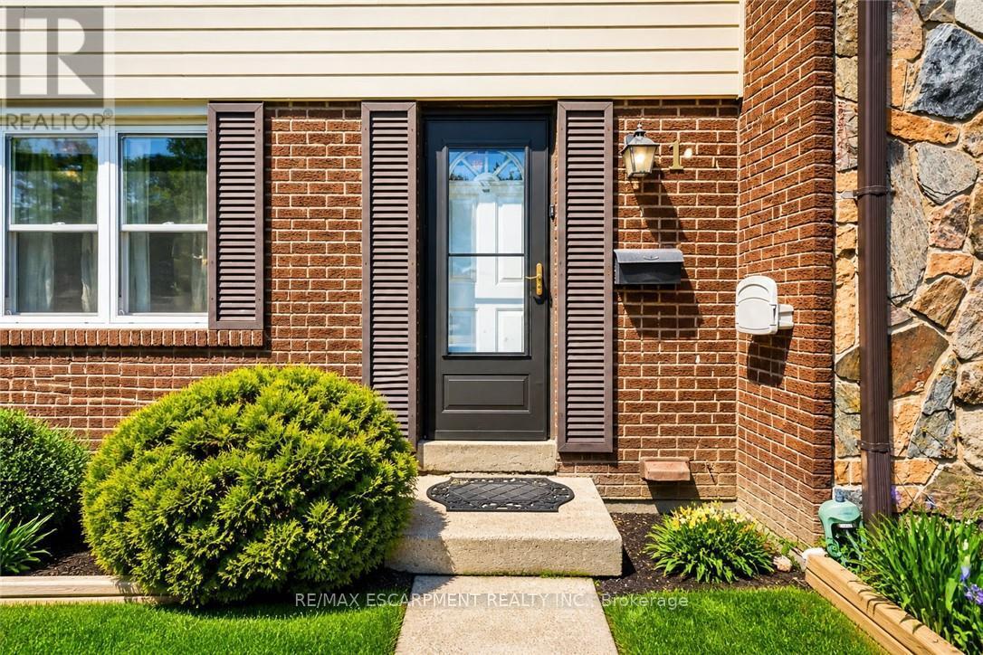 11 - 2825 GANANOQUE DRIVE