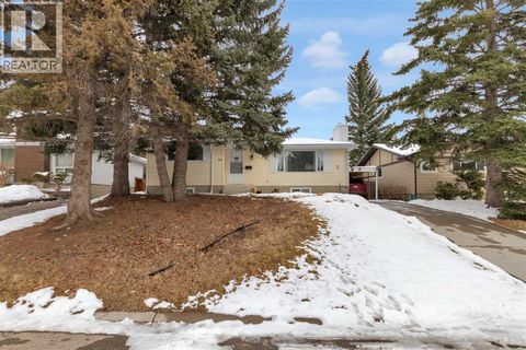 60 Dalhurst Way NW Calgary AB T3A1N7