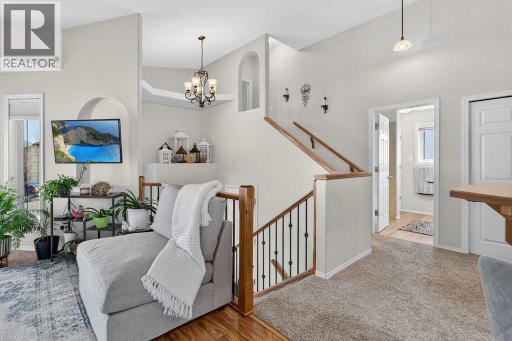 210 Firelight Crescent W