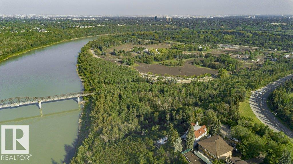 8638 SASKATCHEWAN DR NW