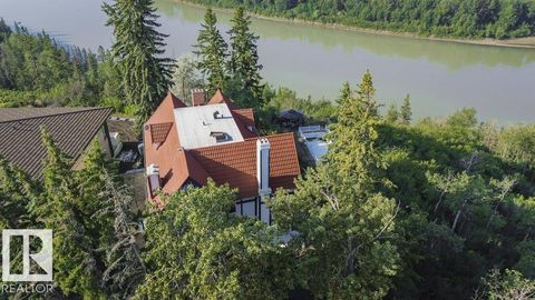 8638 SASKATCHEWAN DR NW Edmonton AB T6G2A8